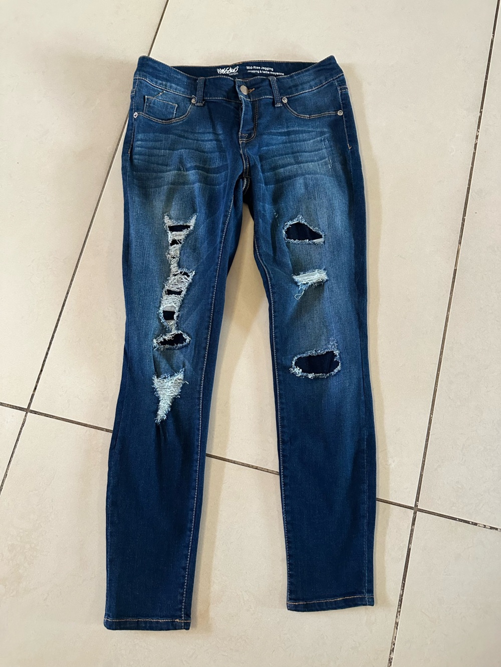 Mossimo Denim Mid-Rise Jegging size 2/26.